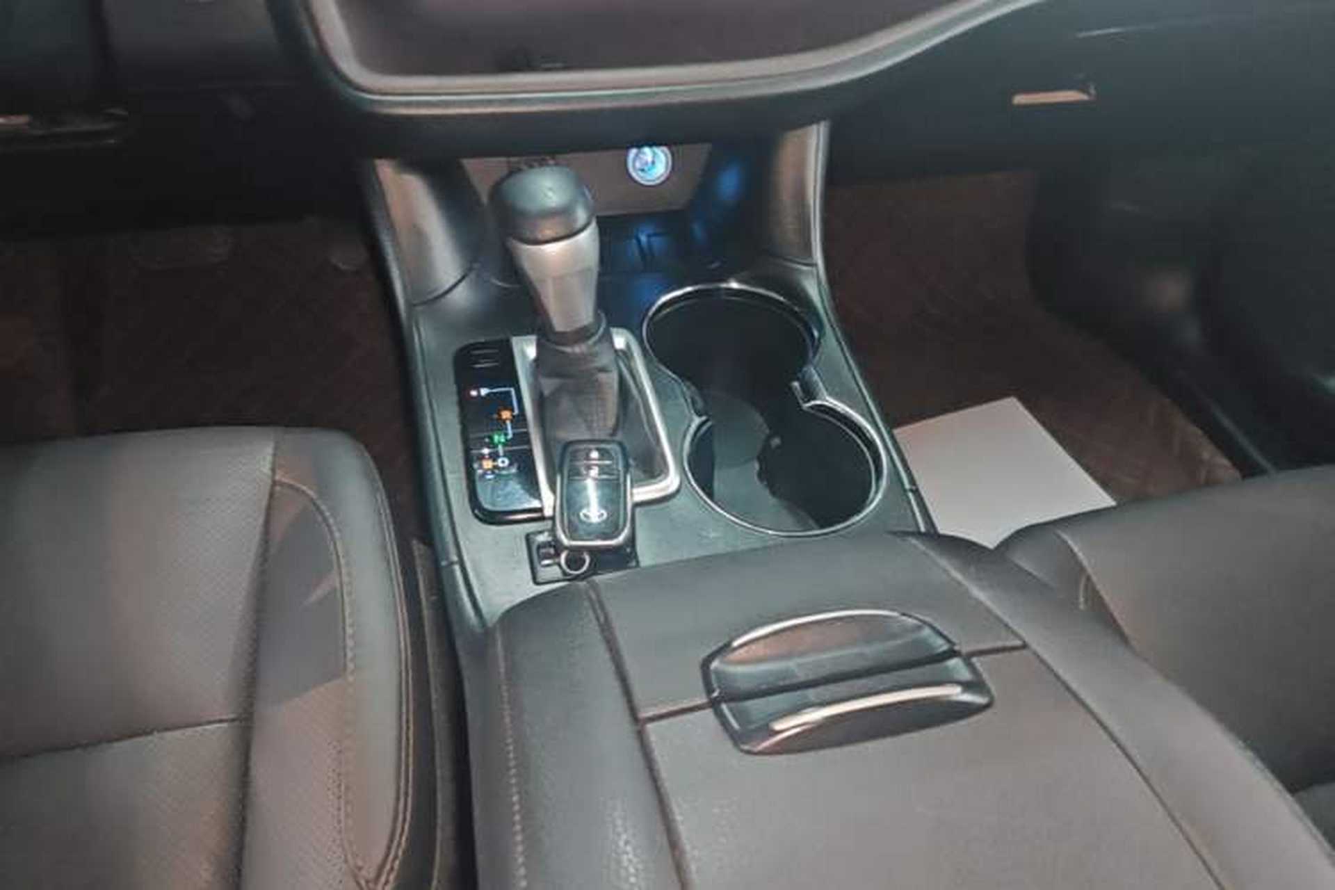 Used Toyota Highlander 2017 2.0T Two-Wheel Drive Luxury Edition 7 Seats Gear Lever