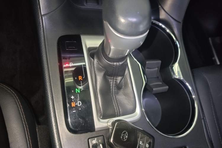 Used Toyota Highlander 2017 2.0T Four-Wheel Drive Luxury Edition 7 Seats Gear Lever