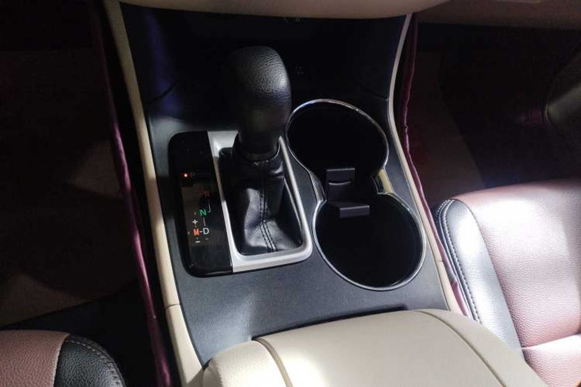 Used Toyota Highlander 2017 2.0T Four-Wheel Drive Elite Edition 7-Seater Gear Lever