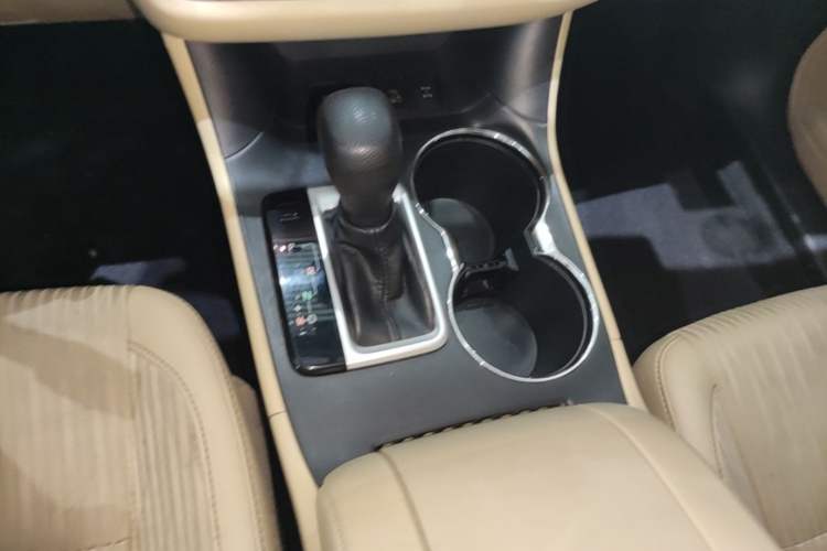 Used Toyota Highlander 2017 2.0T Four-Wheel Drive Elite Edition 7-Seater Gear Lever