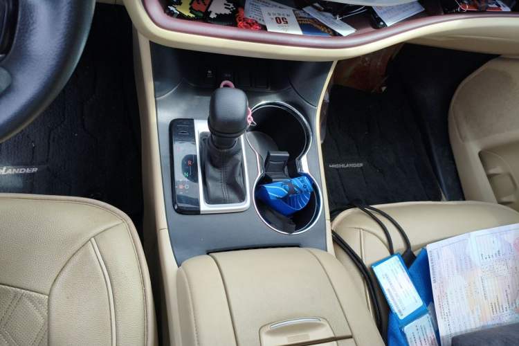Used Toyota Highlander 2017 2.0T Two-Wheel Drive Elite Version 7 Seats Gear Lever