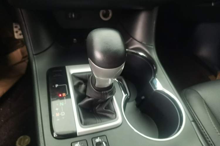 Used Toyota Highlander 2017 2.0T Four-Wheel Drive Luxury Edition 7 Seats Gear Lever
