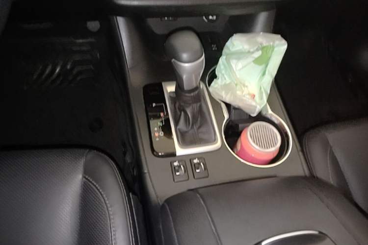 Used Toyota Highlander 2017 2.0T Four-Wheel Drive Black Edition Limited Model Gear Lever