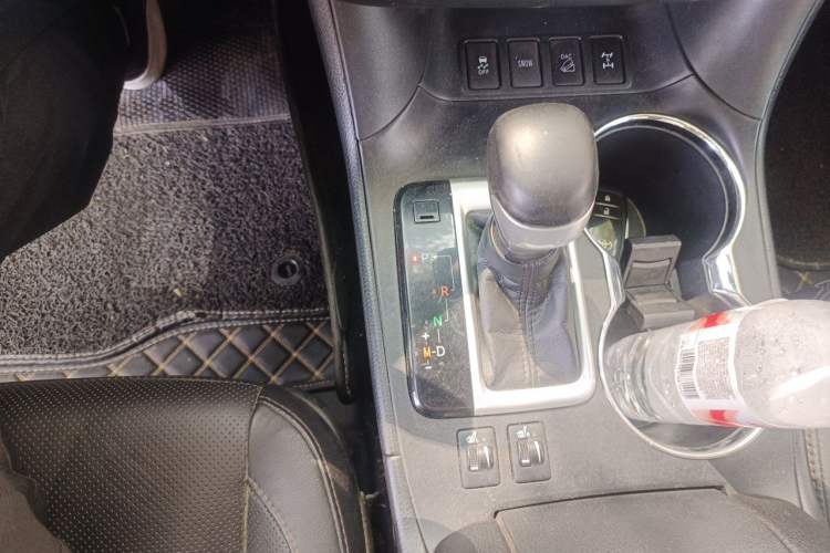 Used Toyota Highlander 2017 2.0T Four-Wheel Drive Black Edition Limited Model Gear Lever