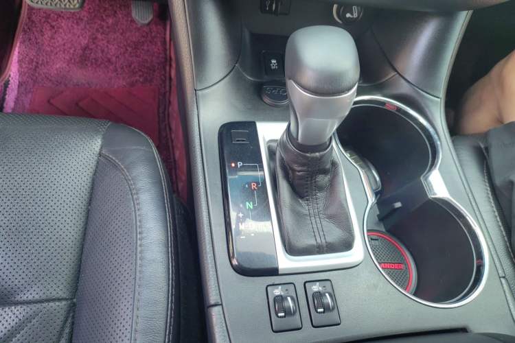 Used Toyota Highlander 2017 2.0T Four-Wheel Drive Luxury Edition 7 Seats Gear Lever