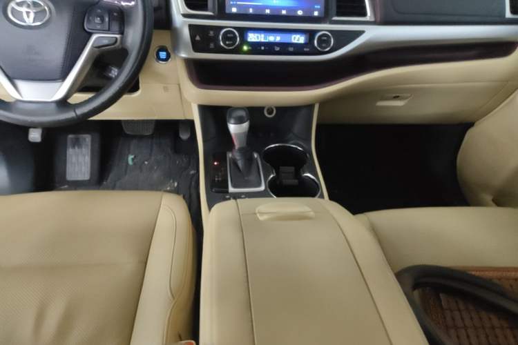 Used Toyota Highlander 2017 2.0T Four-Wheel Drive Luxury Edition 7 Seats Gear Lever
