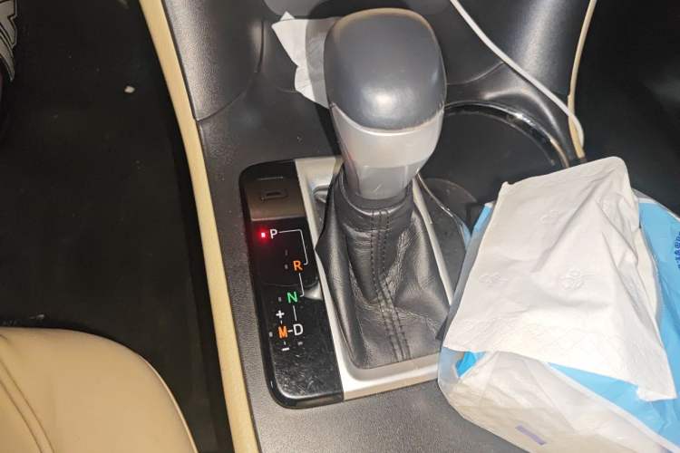 Used Toyota Highlander 2017 2.0T Four-Wheel Drive Elite Edition 7-Seater Gear Lever