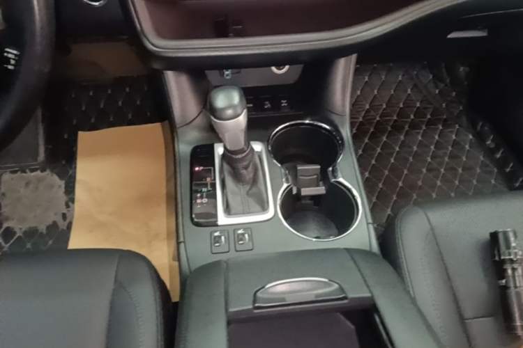 Used Toyota Highlander 2017 2.0T Four-Wheel Drive Luxury Edition 7 Seats Gear Lever