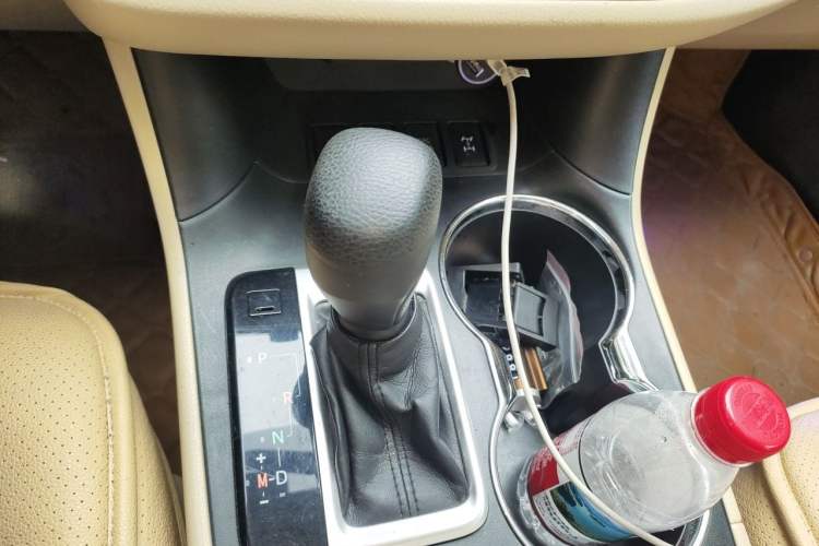 Used Toyota Highlander 2017 2.0T Four-Wheel Drive Elite Edition 7-Seater Gear Lever