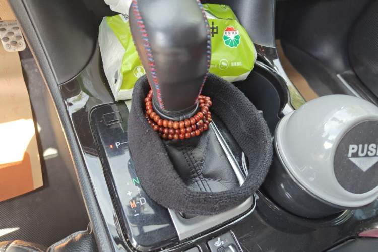 Used Toyota Highlander 2017 2.0T Four-Wheel Drive Black Edition Limited Model Gear Lever