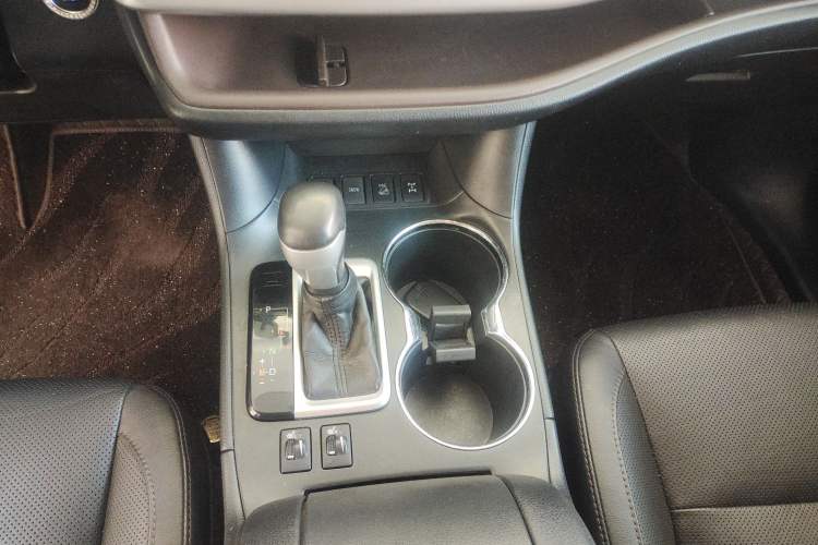 Used Toyota Highlander 2017 2.0T Four-Wheel Drive Black Edition Limited Model Gear Lever