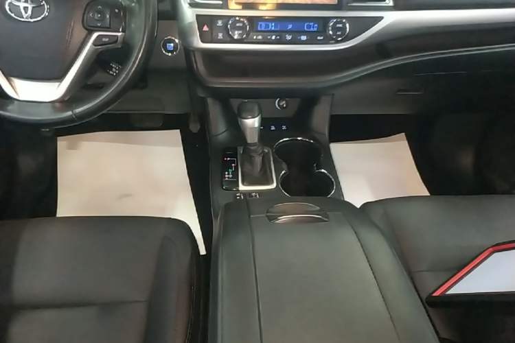 Used Toyota Highlander 2017 2.0T Four-Wheel Drive Luxury Edition 7 Seats Gear Lever