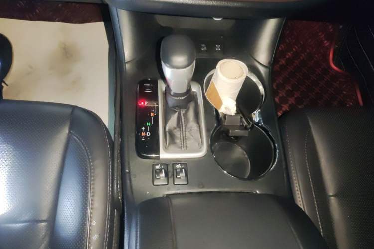 Used Toyota Highlander 2017 2.0T Four-Wheel Drive Luxury Edition 7 Seats Gear Lever