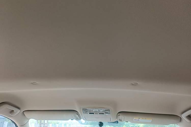 Used Toyota Highlander 2017 2.0T Two-Wheel Drive Elite Version 7 Seats Headliner