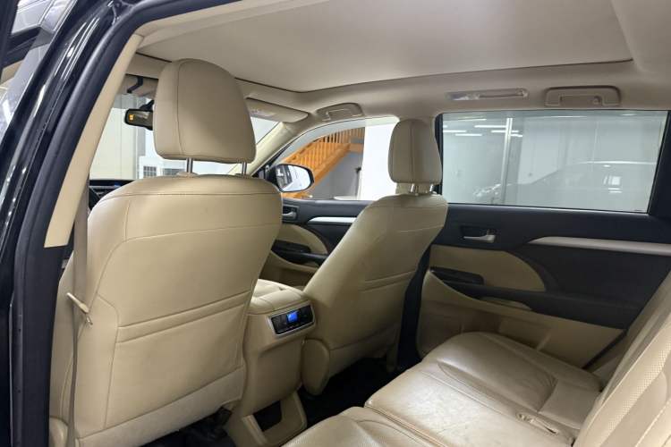Used Toyota Highlander 2017 2.0T Four-Wheel Drive Luxury Edition 7 Seats Headliner