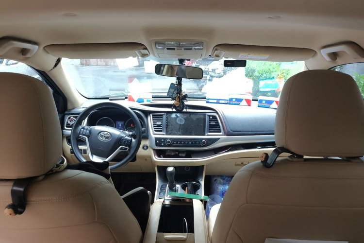 Used Toyota Highlander 2017 2.0T Four-Wheel Drive Elite Edition 7-Seater Headliner