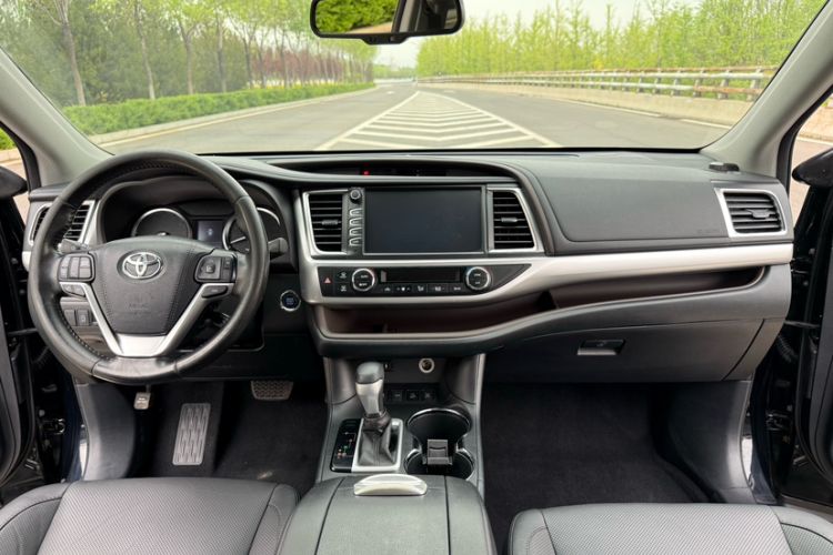 Used Toyota Highlander 2017 2.0T Four-Wheel Drive Luxury Edition 7 Seats Interior 1