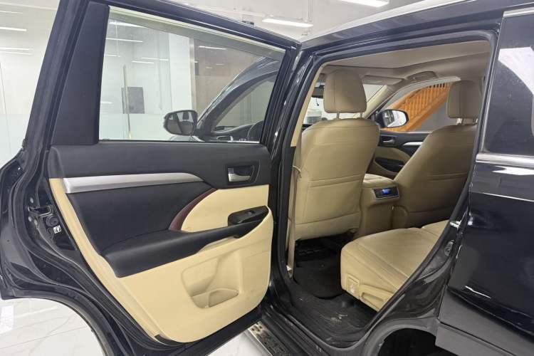 Used Toyota Highlander 2017 2.0T Four-Wheel Drive Luxury Edition 7 Seats Interior 1