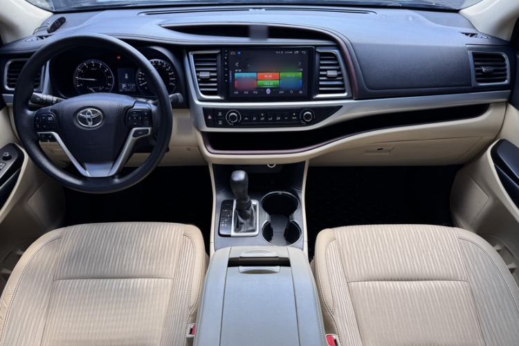 Used Toyota Highlander 2017 2.0T Four-Wheel Drive Elite Edition 7-Seater Interior 1