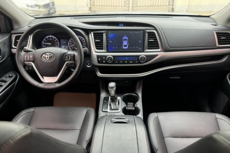 Used Toyota Highlander 2017 2.0T Two-Wheel Drive Luxury Edition 7 Seats Interior 1