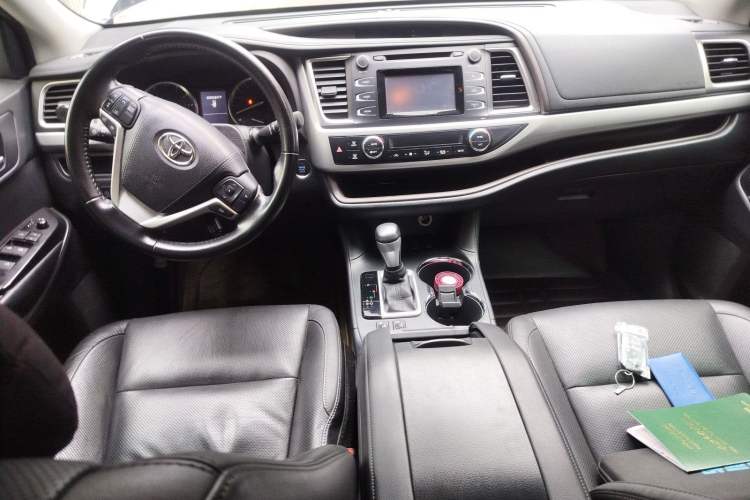 Used Toyota Highlander 2017 2.0T Four-Wheel Drive Luxury Edition 7 Seats Interior 2