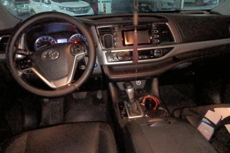 Used Toyota Highlander 2017 2.0T Four-Wheel Drive Luxury Edition 7 Seats Interior 2