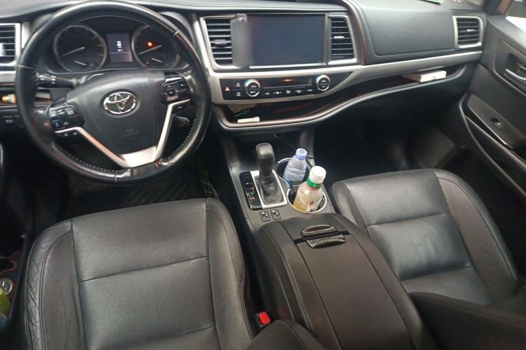 Used Toyota Highlander 2017 2.0T Four-Wheel Drive Black Edition Limited Model Interior 2