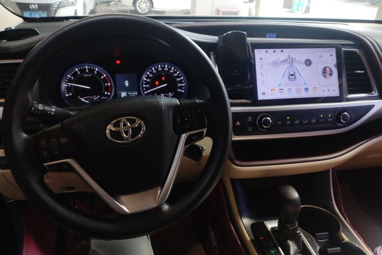 Used Toyota Highlander 2017 2.0T Four-Wheel Drive Elite Edition 7-Seater Interior 2