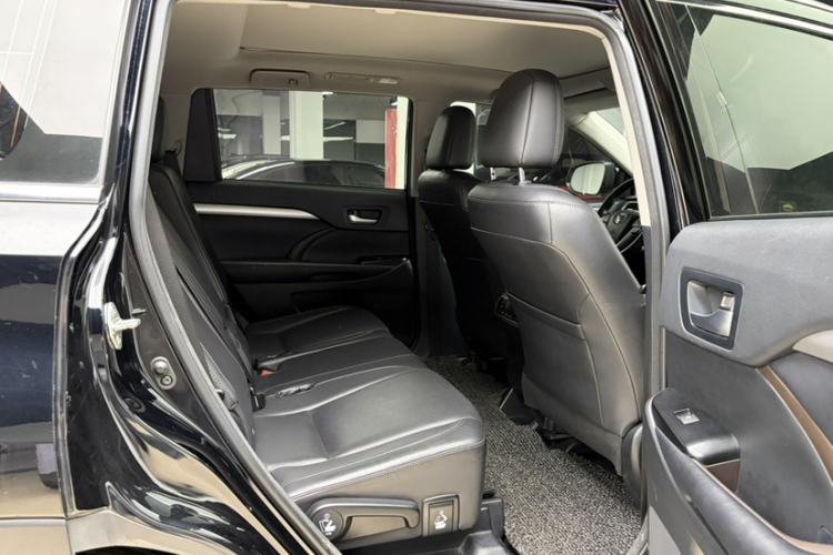 Used Toyota Highlander 2017 2.0T Four-Wheel Drive Luxury Edition 7 Seats Interior 2