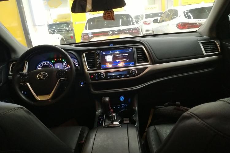 Used Toyota Highlander 2017 2.0T Four-Wheel Drive Luxury Edition 7 Seats Interior 2