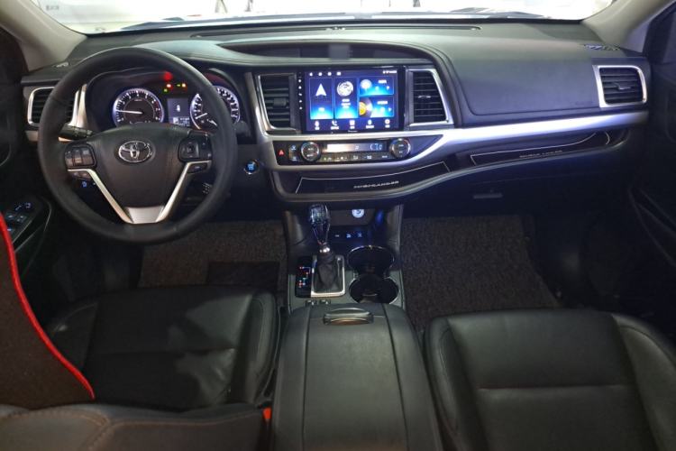 Used Toyota Highlander 2017 2.0T Four-Wheel Drive Luxury Edition 7 Seats Interior 2