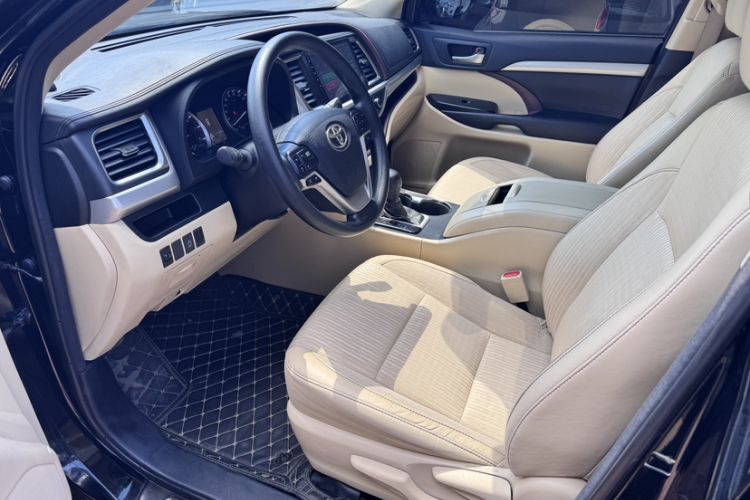 Used Toyota Highlander 2017 2.0T Four-Wheel Drive Elite Edition 7-Seater Interior 2