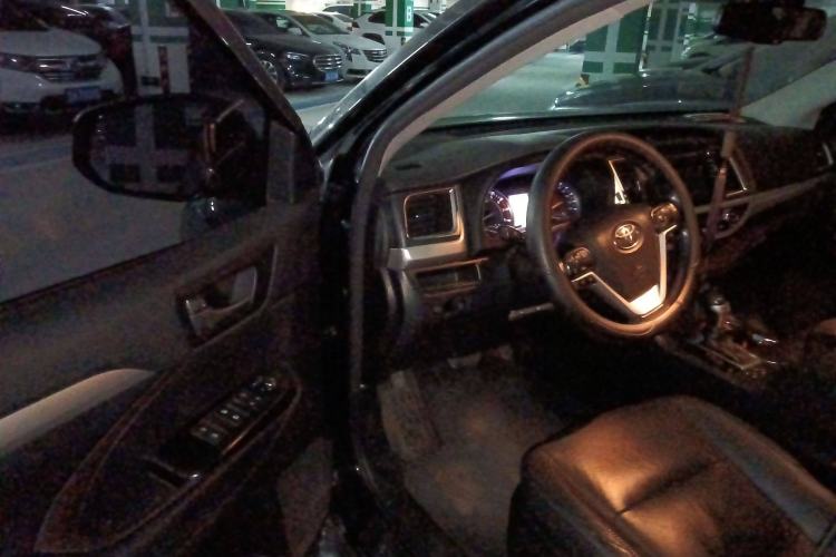 Used Toyota Highlander 2017 2.0T Four-Wheel Drive Luxury Edition 7 Seats Interior 3
