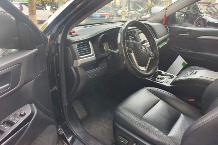 Used Toyota Highlander 2017 2.0T Four-Wheel Drive Luxury Edition 7 Seats Interior 3
