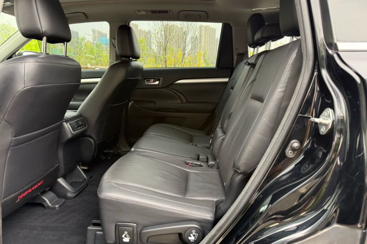 Used Toyota Highlander 2017 2.0T Four-Wheel Drive Luxury Edition 7 Seats Interior 3