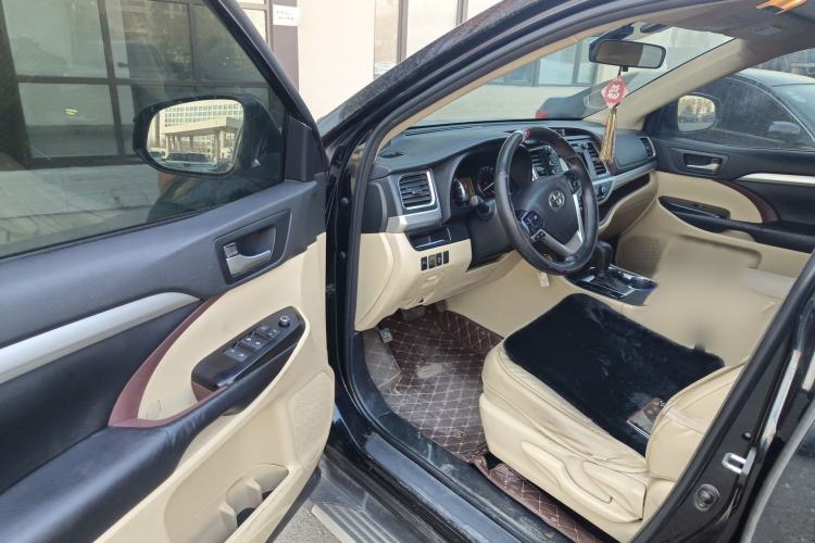 Used Toyota Highlander 2017 2.0T Two-Wheel Drive Elite Edition 5 Seats Interior 3