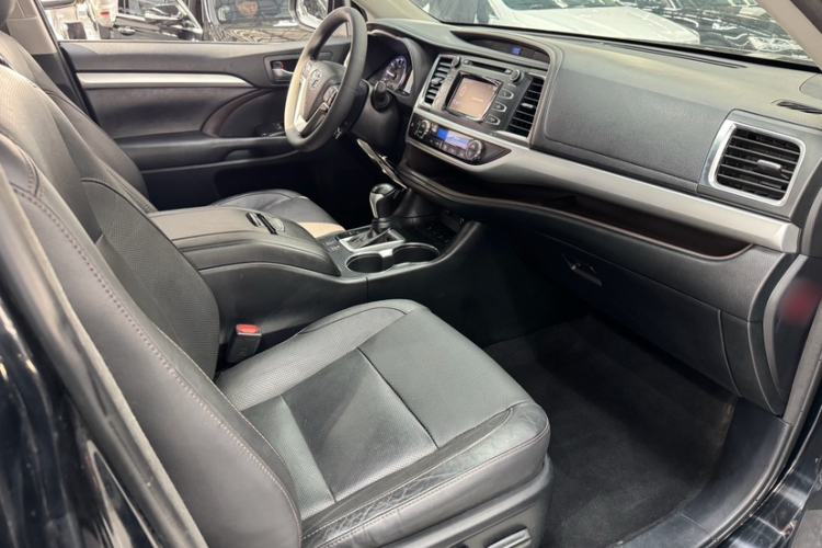 Used Toyota Highlander 2017 2.0T Four-Wheel Drive Luxury Edition 7 Seats Interior 3