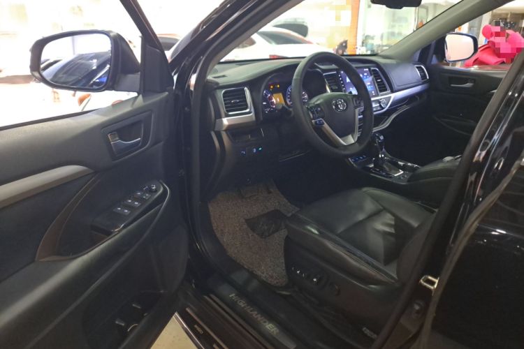 Used Toyota Highlander 2017 2.0T Four-Wheel Drive Luxury Edition 7 Seats Interior 3