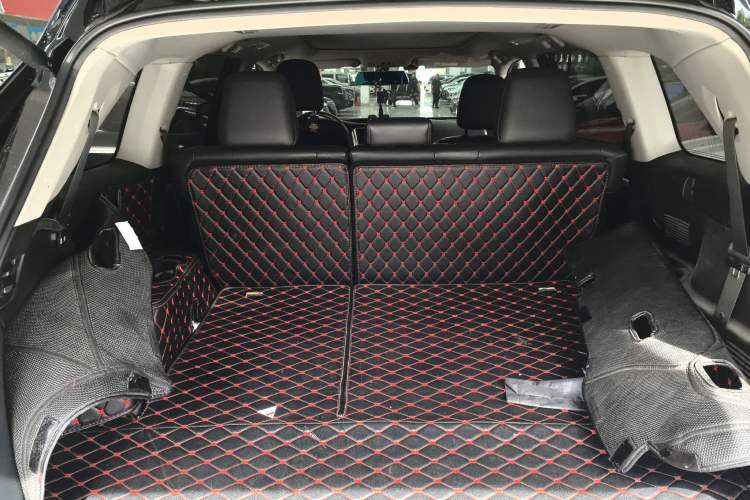 Used Toyota Highlander 2017 2.0T Two-Wheel Drive Luxury Edition 7 Seats Interior 4