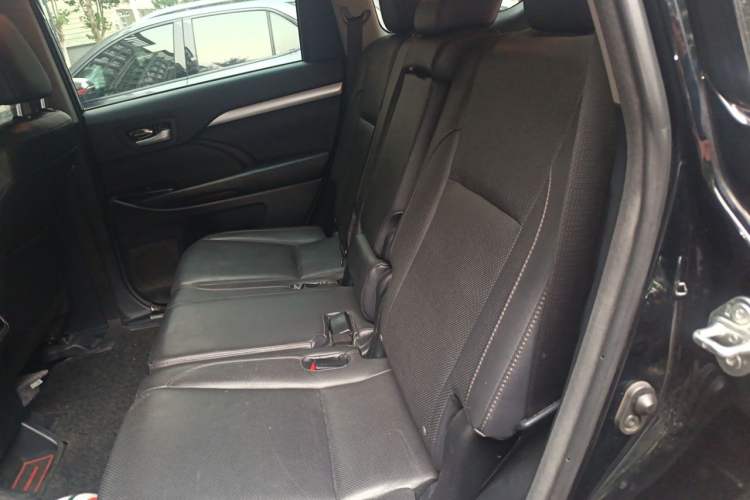 Used Toyota Highlander 2017 2.0T Four-Wheel Drive Black Edition Limited Model Interior 4