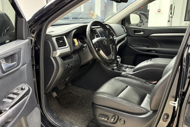Used Toyota Highlander 2017 2.0T Four-Wheel Drive Luxury Edition 7 Seats Interior 4