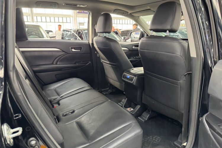 Used Toyota Highlander 2017 2.0T Four-Wheel Drive Luxury Edition 7 Seats Interior 4