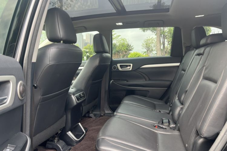 Used Toyota Highlander 2017 2.0T Four-Wheel Drive Luxury Edition 7 Seats Interior 4