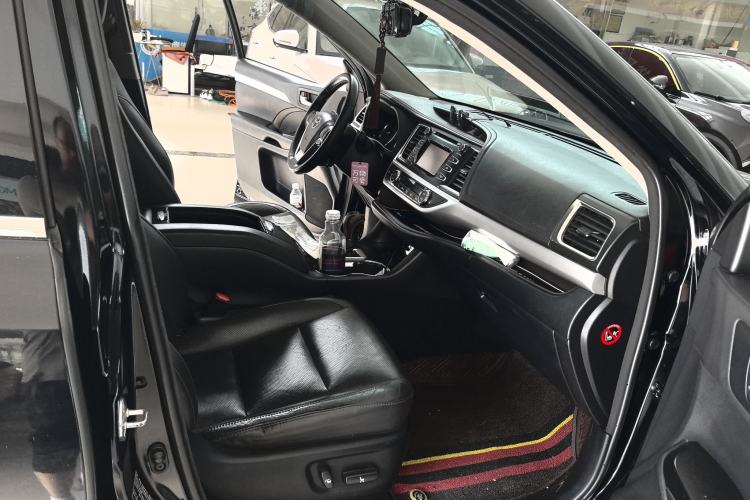 Used Toyota Highlander 2017 2.0T Two-Wheel Drive Luxury Edition 7 Seats Interior 5