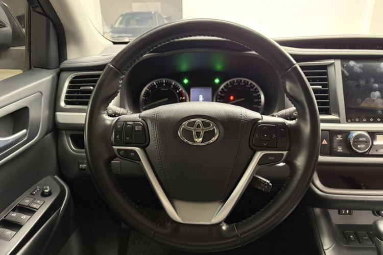 Used Toyota Highlander 2017 2.0T Four-Wheel Drive Luxury Edition 7 Seats Interior 5