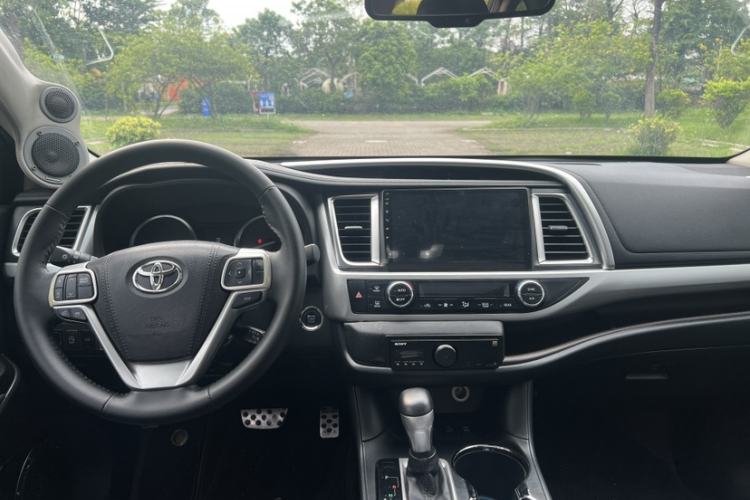 Used Toyota Highlander 2017 2.0T Four-Wheel Drive Luxury Edition 7 Seats Interior 6