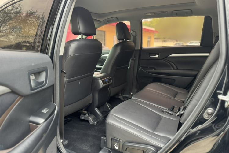 Used Toyota Highlander 2017 2.0T Two-Wheel Drive Luxury Edition 7 Seats Interior 6