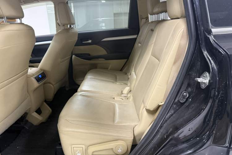 Used Toyota Highlander 2017 2.0T Four-Wheel Drive Luxury Edition 7 Seats Interior 7