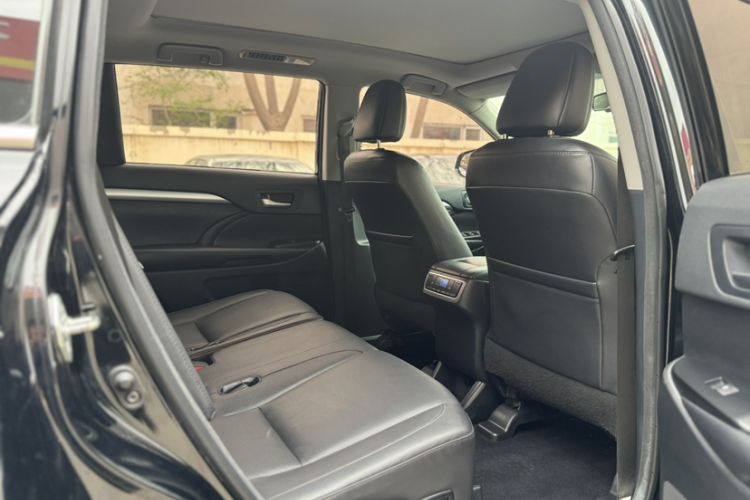 Used Toyota Highlander 2017 2.0T Two-Wheel Drive Luxury Edition 7 Seats Interior 8
