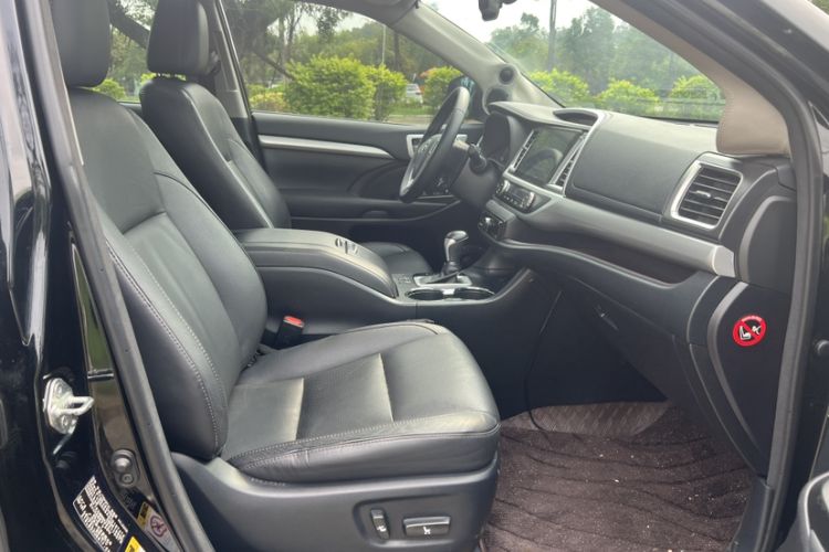 Used Toyota Highlander 2017 2.0T Four-Wheel Drive Luxury Edition 7 Seats Interior 9